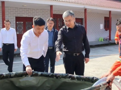 【学思想 强党性 重实践 建新功】郑庆华以“四不两直”的方式深入乡镇督查工作