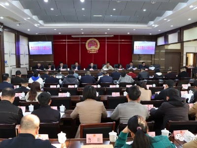 县十七届人大常委会第十六次会议召开