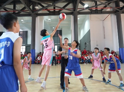 修水县首届中小学生球类运动会篮球赛暨“姚基金希望小学篮球季”城区小学组片区联赛开幕