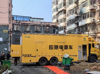  国网修水县供电公司：施工不慎挖断电缆   供电员工急速抢修