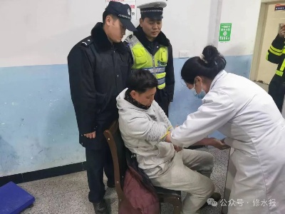 修水：“雨雪夜”车辆侧翻 公安交警紧急救援