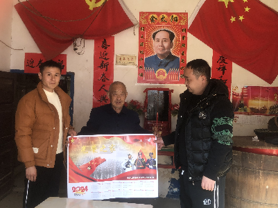 年画送祝福  情暖老兵心