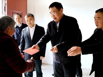 省人大常委会副主任张小平到我县走访慰问