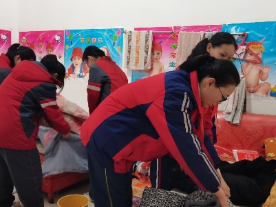 义宁镇衙前社区联合义宁镇小学开展学雷锋活动