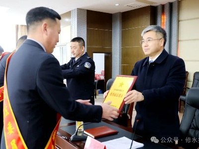 县委政法工作会议召开