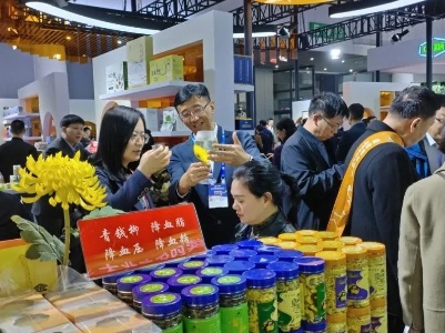 我县组织多家企业参加第110届全国春季糖酒交易会