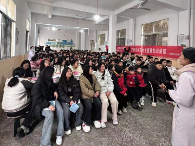 东港乡卫生院开展“关爱青春期女生健康”知识讲座