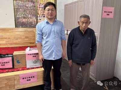 脱贫户家失火陷困境 多方相助爱心渡难关