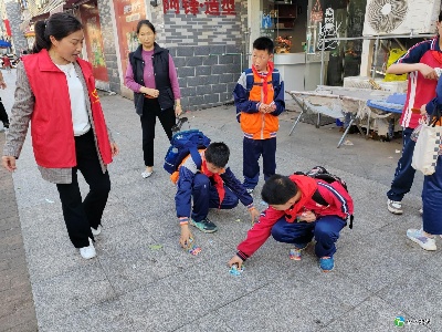 竹坪乡紫竹社区开展“党建联建聚合力，杜绝乱扔垃圾”宣传教育活动