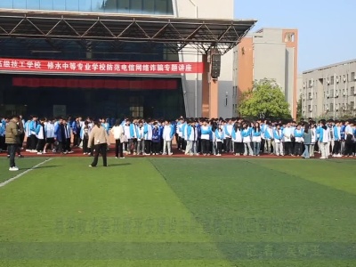 县委政法委开展平安建设主题宣传月巡回宣传活动