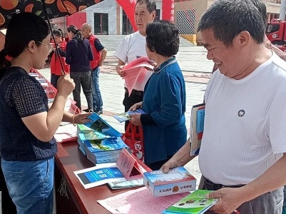 县气象局多举措开展防灾减灾宣传