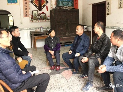 市国资委到东坑村调研脱贫攻坚工作