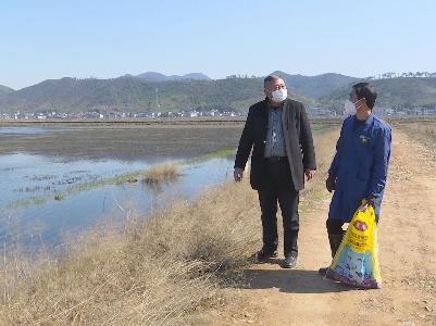 彭泽农技专家朱永胜：田间地头“把脉开方”38年