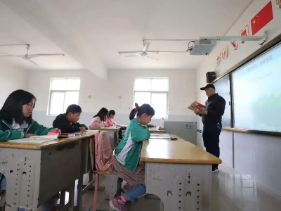 汪火应：只要还有一名学生 我就继续站在讲台上