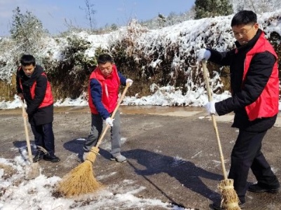 【文明实践】杰村乡开展“党建引领聚合力，破冰除雪暖民心”志愿服务活动