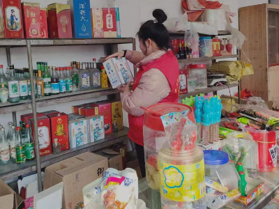【文明实践】古龙岗镇寨上村开展食品安全专项检查活动