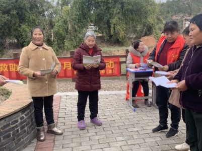 【文明实践】社富乡纸帮村新时代文明实践站开展政策宣传志愿服务活动