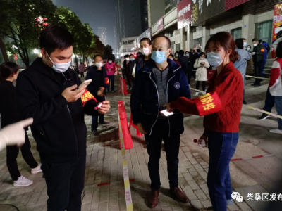 核酸检测“夫妻档” ，他们用行动诠释别样的浪漫......