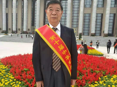 周裔开：桑榆未晚霞满天
