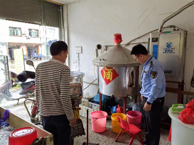 都昌县市场监督管理局开展酒类小作坊专项整治工作