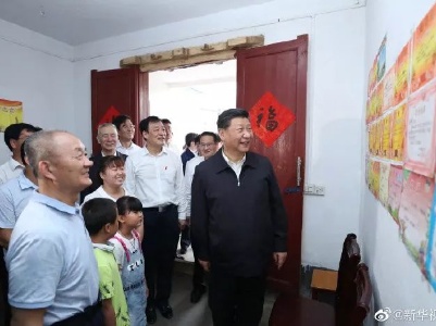 习近平深入赣南老区潭头村考察调研