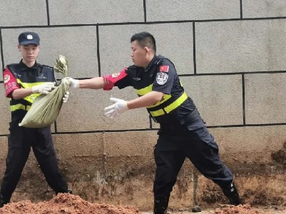 抗洪一线！又见一抹熟悉的“志愿蓝”！