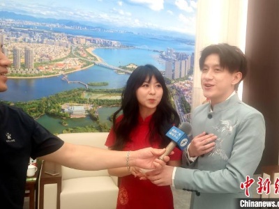 60对两岸佳偶七夕厦门牵手：“爱越海峡 情牵两岸”