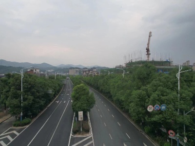 城区道路“白改黑”项目新闻发布会召开