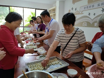 文昌社区：巧手包饺子·暖心邻里情