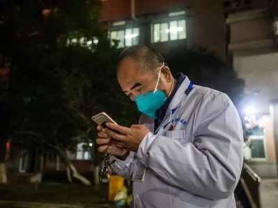 “你们是拯救地球的英雄！你们所有人都是超人！”