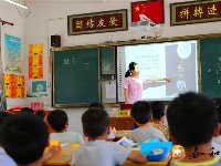 大学生支教关爱留守儿童