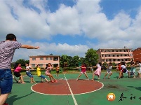 大学生支教关爱留守儿童