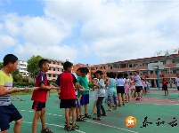 大学生支教关爱留守儿童