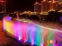 泰和：音乐喷泉点靓节日夜空