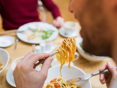 一人传染一桌人！春节聚餐，最怕这种传染病！