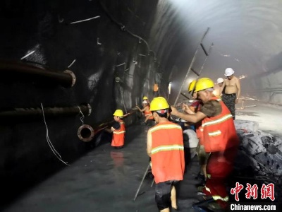 中老昆万铁路最长隧道建设“三喜临门”