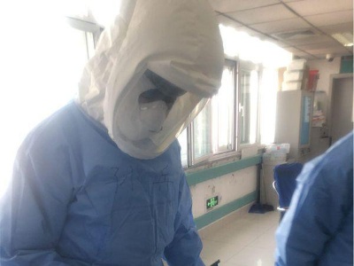“我来吧”，他与死神“角力” 抢救新冠肺炎危重症患者