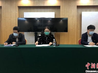 焦雅辉：1.7万名医护继续留鄂 要把最后一名患者救治完成 