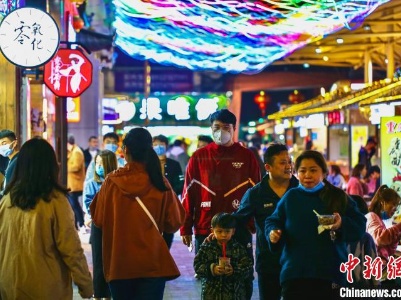 霓虹里的“烟火气” 湖南衡阳“夜经济”渐复苏 