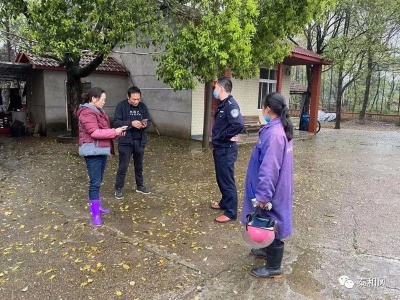 鸭子“贪玩”引纠纷 民警尽心促和谐
