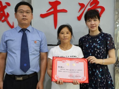 泰和县第一批留守儿童督导员持证上岗