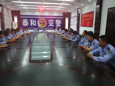 《警灯闪烁照平安，万家灯火暖人心》— 泰和县公安局交警大队城乡联动 开展 “夜查”“夜巡”工作