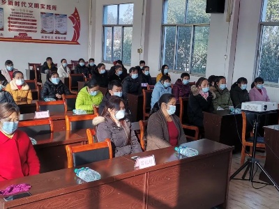 中龙乡召开村妇女小组长培训会
