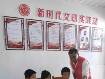 小龙镇“亲情连线”——温暖每个家