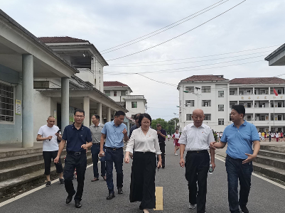 塘洲镇开展农村人居环境整治活动