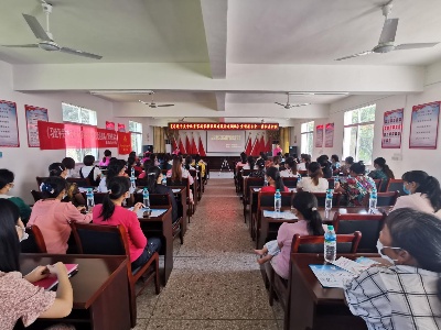 学党史 颂党恩 传家风——上圯乡妇联召开党史学习教育暨红色家风故事宣讲会 