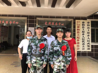 红花胸前戴  热血铸军魂——上圯乡举行新兵入伍座谈会暨送兵仪式  