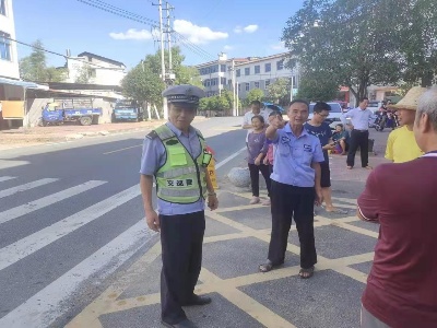 桥头镇中心小学开展学生接送车专项治理活动