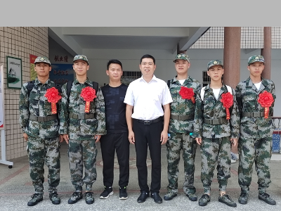 好男儿当兵去！冠朝镇欢送新兵入伍  