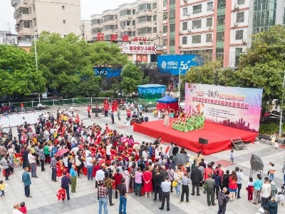 “迎五一劳动节  ”文化惠民活动举行  